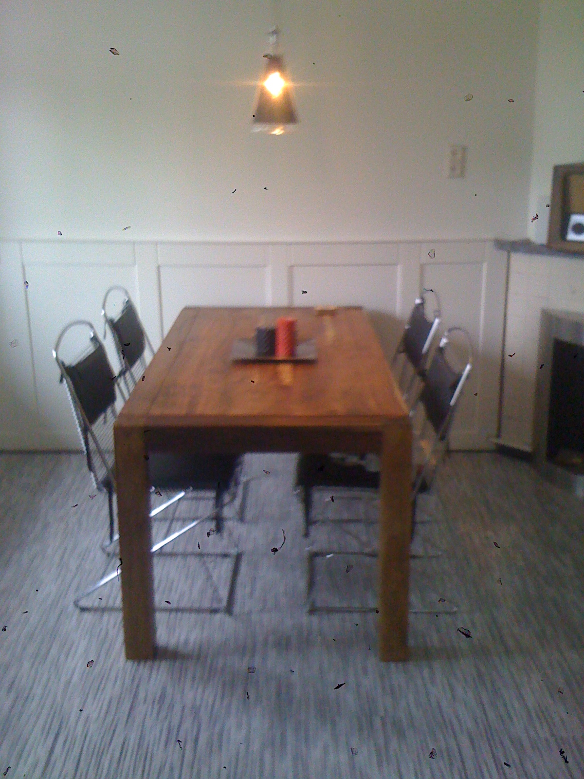 houten tafel, luxe bekleding stoelzitting
